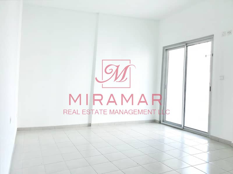 17 AMAZING SEA AND CANAL VIEW!!! HIGH FLOOR!! LARGE 3B+MAIDS APARTMENT!