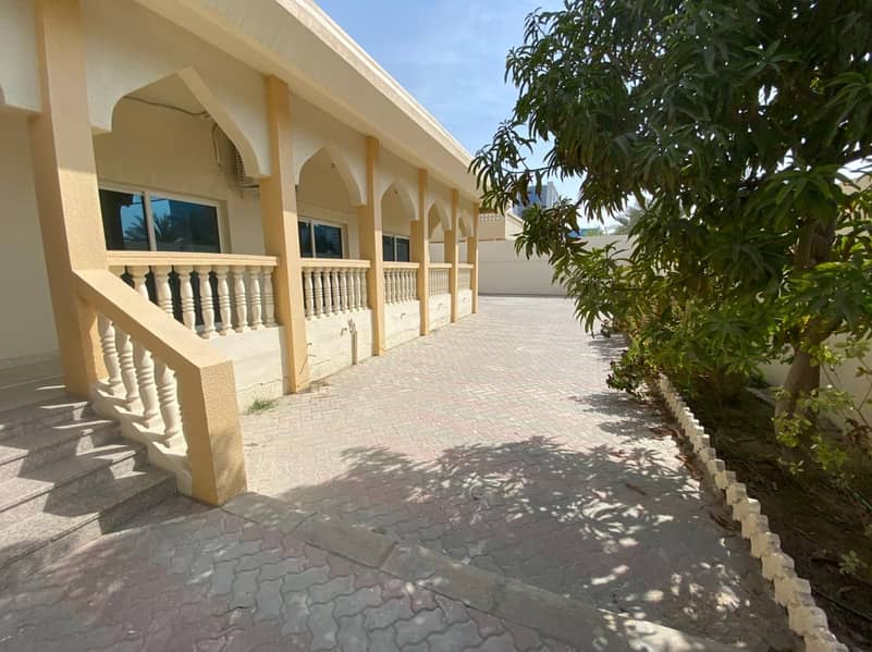 For rent a three-room villa, a hall and a board with a fully maintained extension with air conditioners, close to the main street