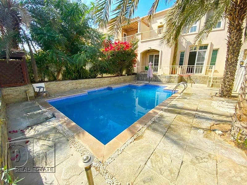 Vacant 3M | Pool | Extended Entrance Vacant 3M | Pool | Extended Entrance