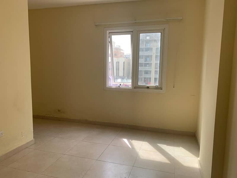 1 Bedroom  Direct Owner Zero Commission With Parking !
