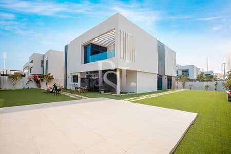 5 Bedroom Villa for Sale in Yas Island, Abu Dhabi - Biggest Layout Luxurious Villa w/ Private Garden! 5 Bedroom Villa for Sale in Yas Island, Abu Dhabi - Biggest Layout Luxurious Villa w/ Private Garden!