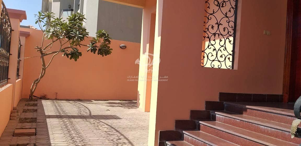 3 Spacious and Well maintained  Villa with Maidsroom in a Pri me Location