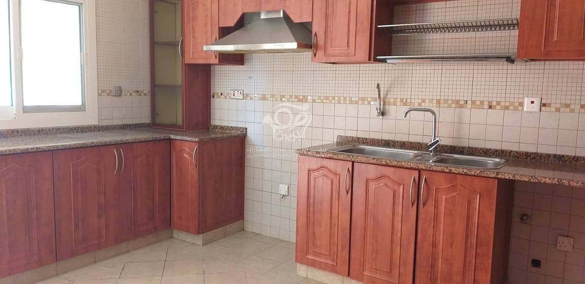 10 Spacious and Well maintained  Villa with Maidsroom in a Pri me Location