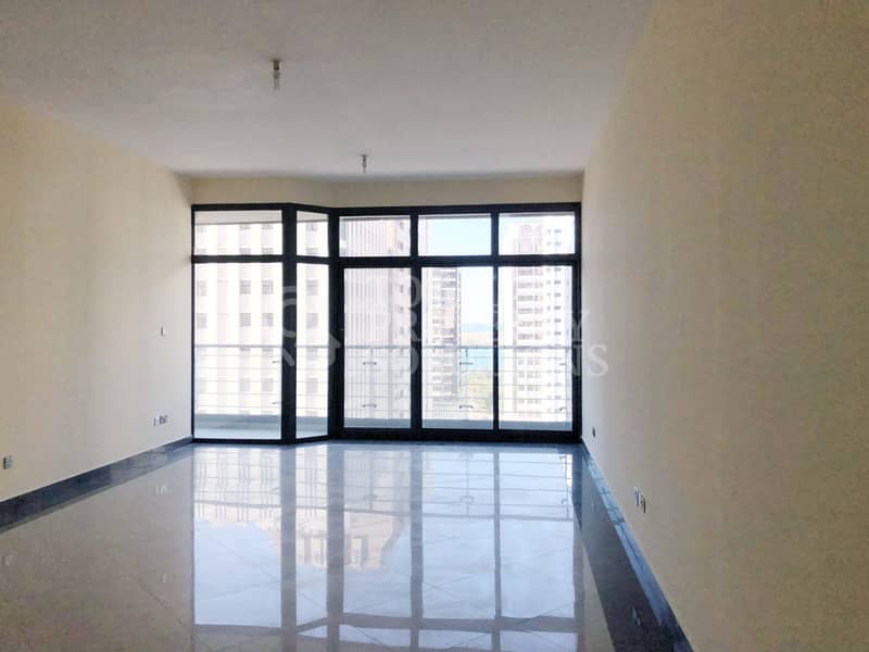 Spacious 3 Bed Apt | with Amenities | Free Parking