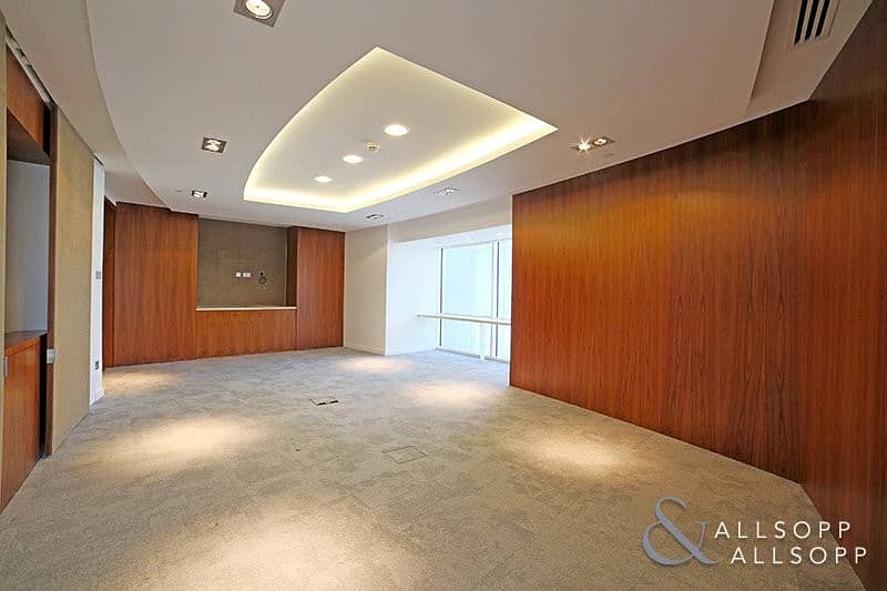 8 Fitted Office | Close to Metro | Chiller Free