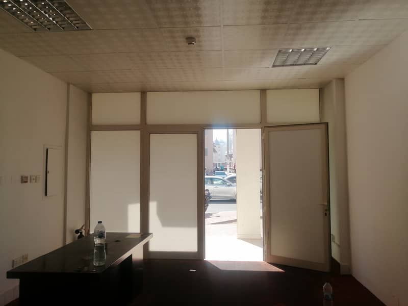 No key money fully fitted ready small Shop/Office for rent in England Cluster