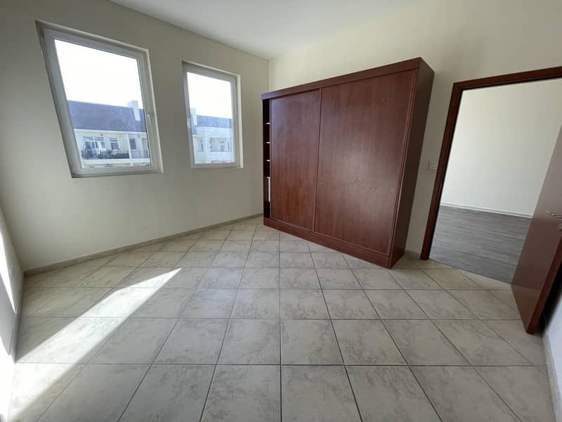 Spacious One Bedroom In Gated Community Motor City For Rent