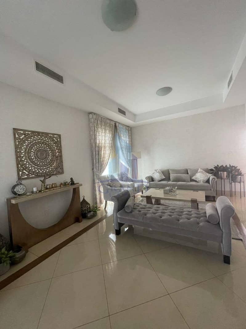 5 Luxury  5 Bedrooms Villa Vacant
