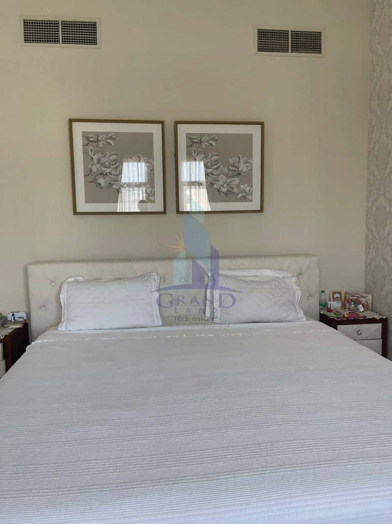 12 Luxury  5 Bedrooms Villa Vacant