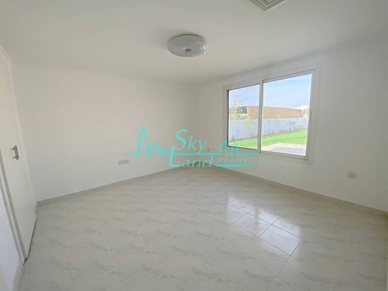 8 Renovated 4 Bed+M|Private Garden|Shared Pool