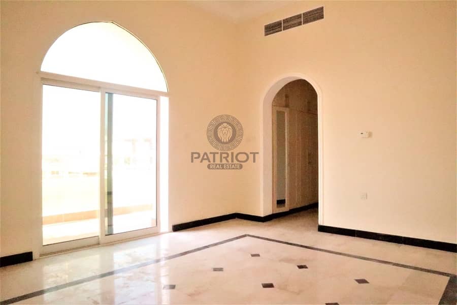 12 Grab This  Very Well Maintained 4-BR Villa In Barsha South