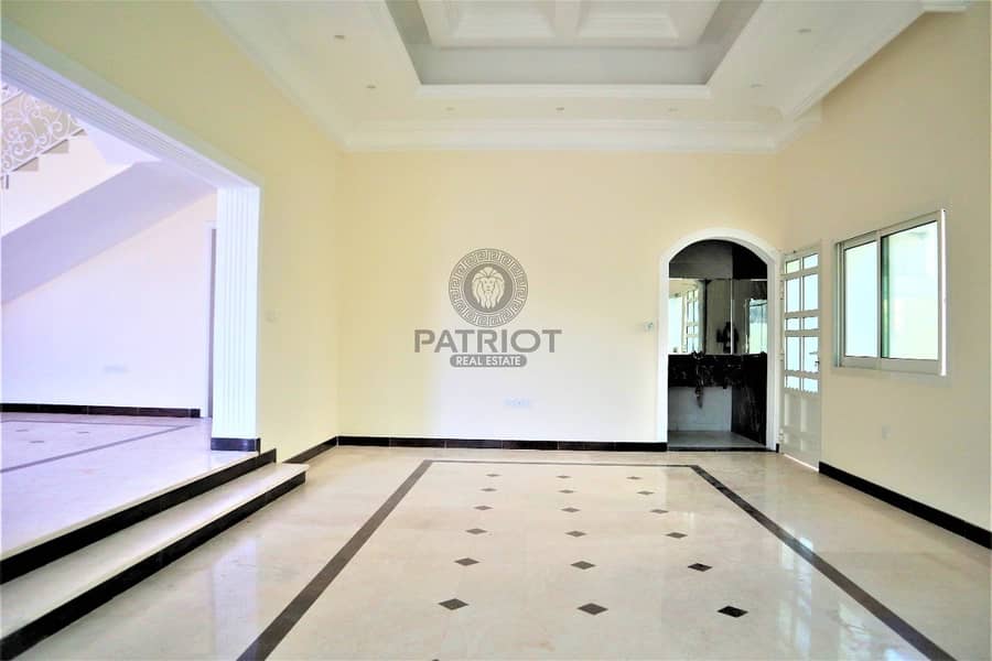 17 Grab This  Very Well Maintained 4-BR Villa In Barsha South