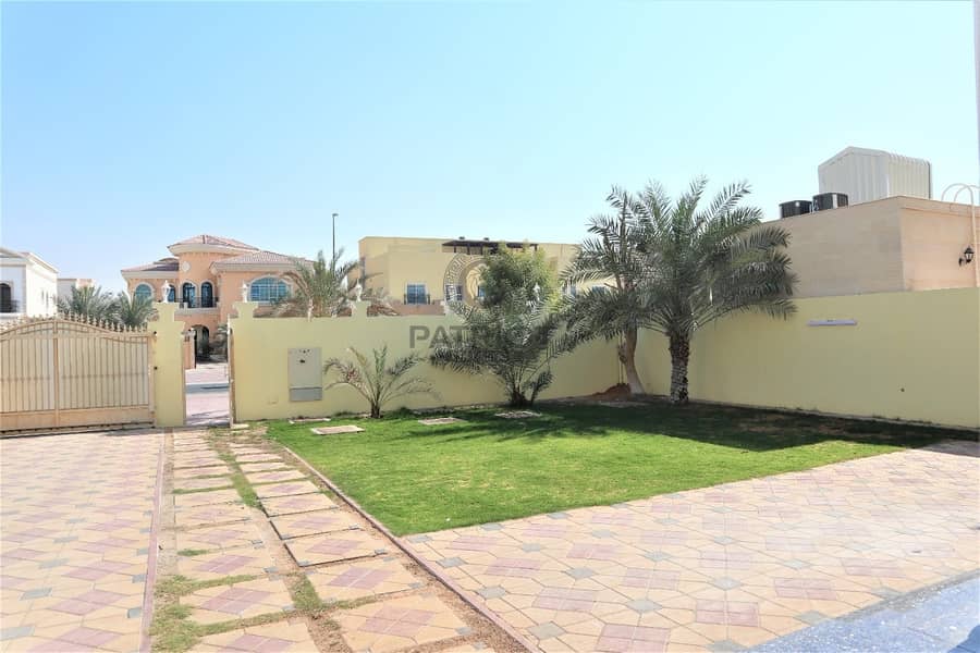 22 Grab This  Very Well Maintained 4-BR Villa In Barsha South