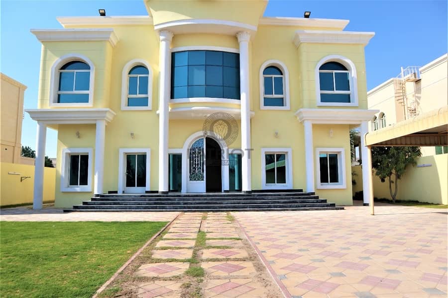 23 Grab This  Very Well Maintained 4-BR Villa In Barsha South