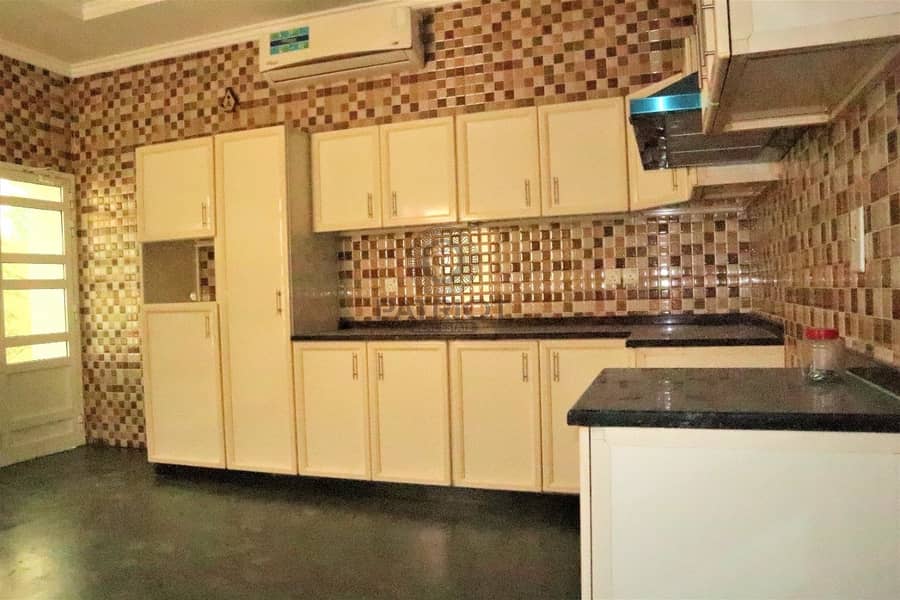 27 Grab This  Very Well Maintained 4-BR Villa In Barsha South
