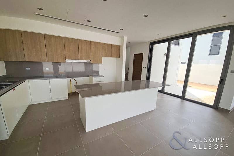 5 Single Row | 4 Bed | Sidra Villa | Vacant