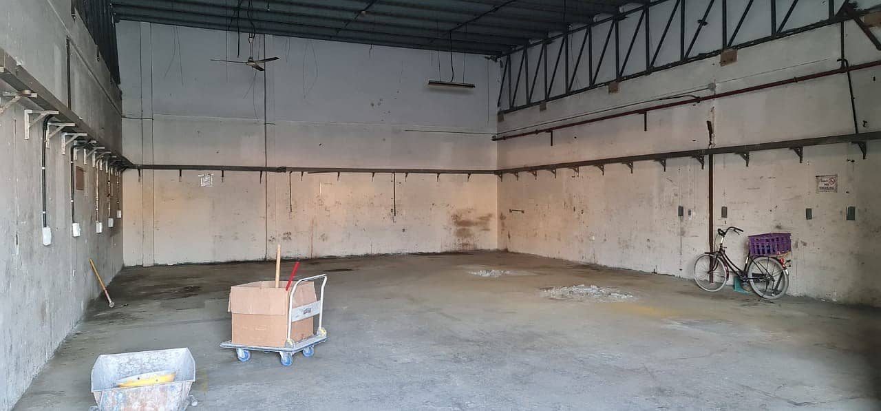 2000 sq ft Warehouse with built in office and toilet in Al Jurf