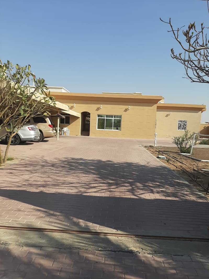 Luxury villa for rent 4 bedrooms, large area, Al Raqeeb