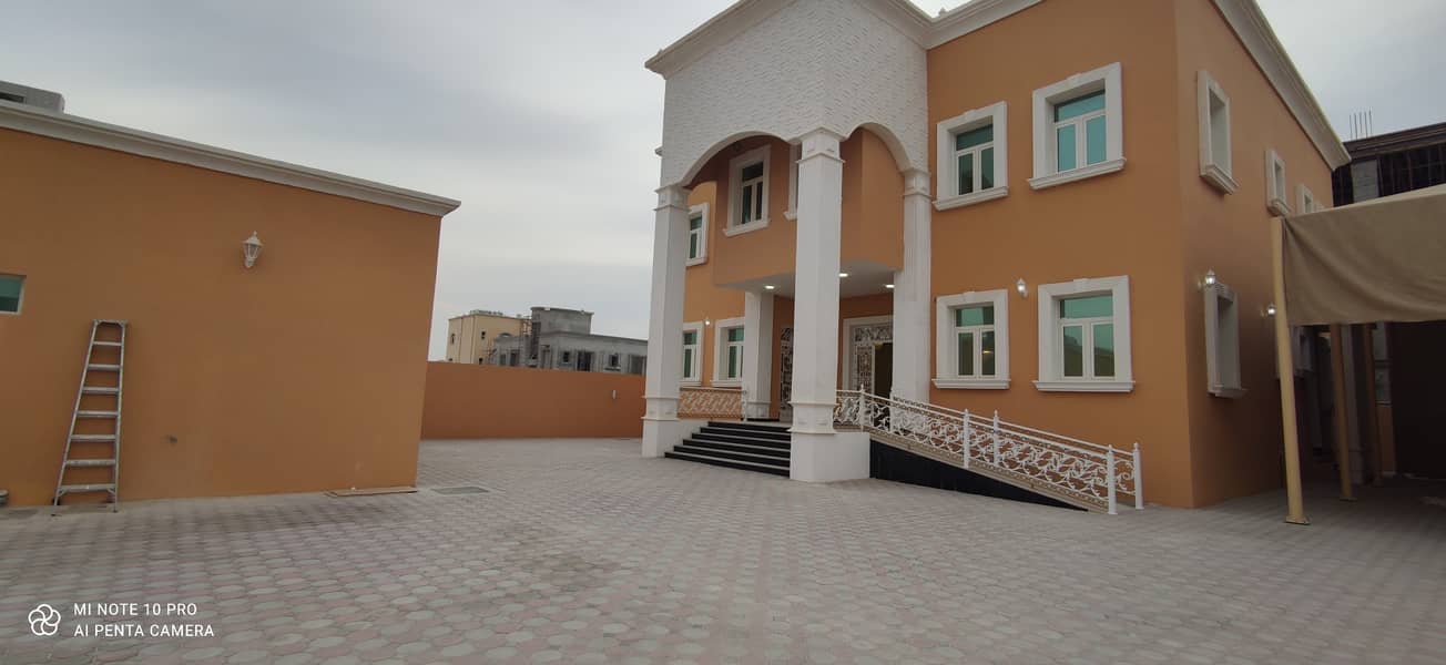Very Specious 6 Bedroom Villa For Rent at Al Shamkha South