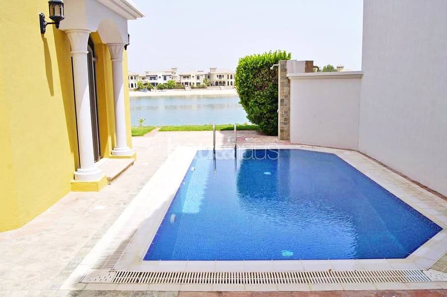 Waterfront Palm Villa | Atrium | Price Allignment Waterfront Palm Villa | Atrium | Price Allignment