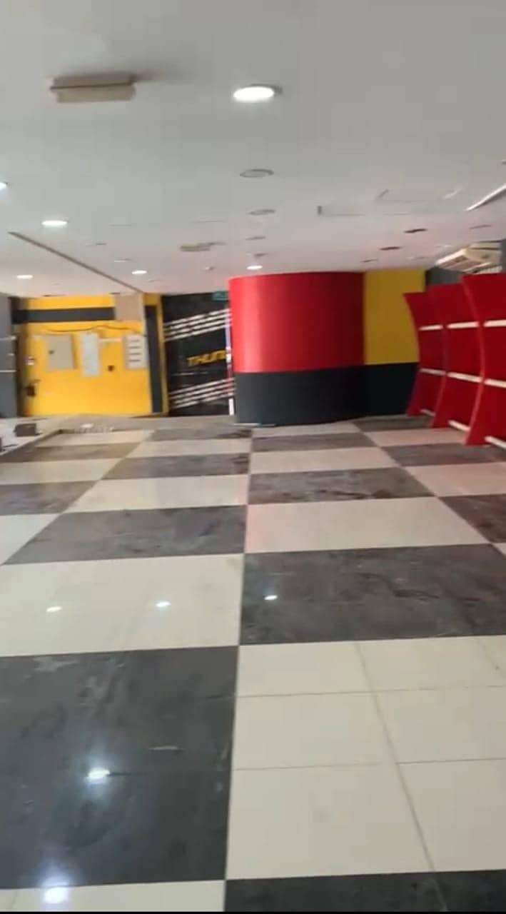 6600 square feet showroom for rent in Al Quoz 1 excellent location