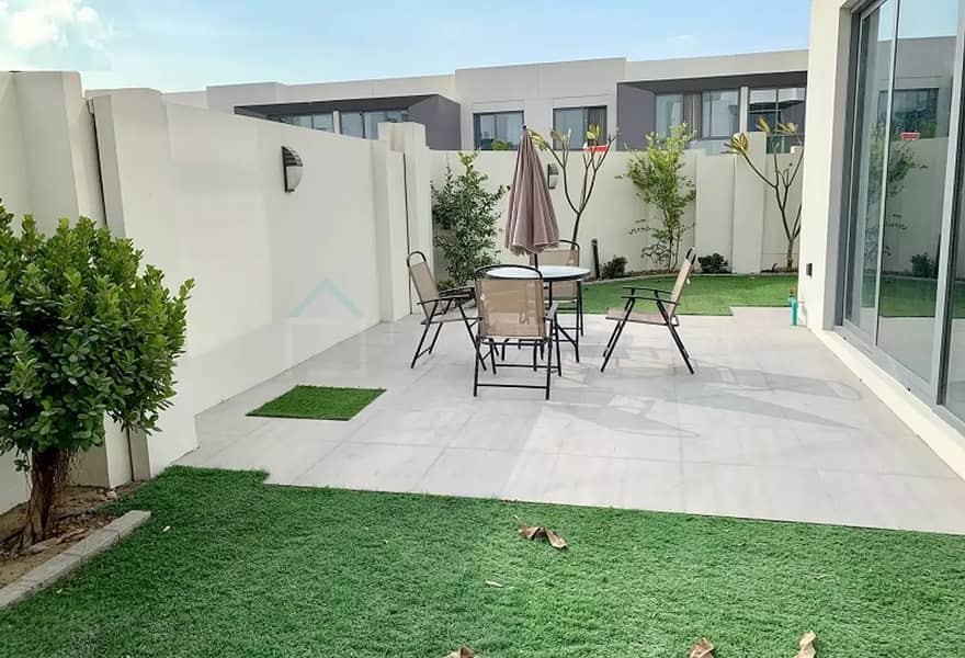 Rented 4BR + M on the Corner Close to Community Rented 4BR + M on the Corner Close to Community