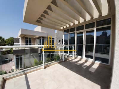 Large 4 BR Villa | Contemporary Style | Close to Pool Large 4 BR Villa | Contemporary Style | Close to Pool