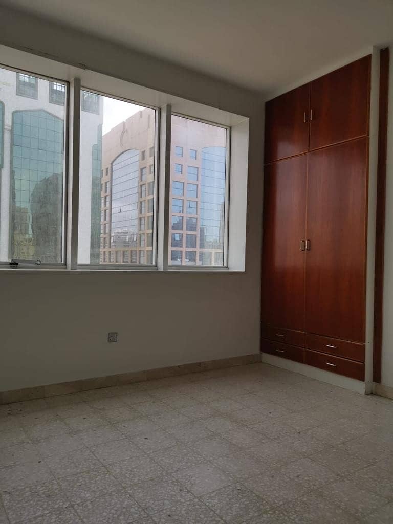 شقة في برج حمدان،شارع حمدان 3 غرف 80000 درهم - 5008598