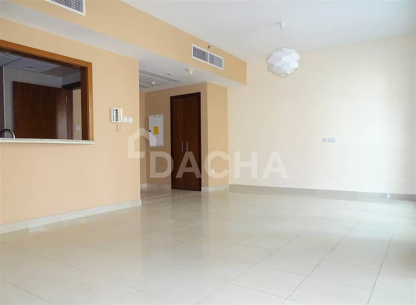 Huge Terrace and Spacious Layout / Chiller Free