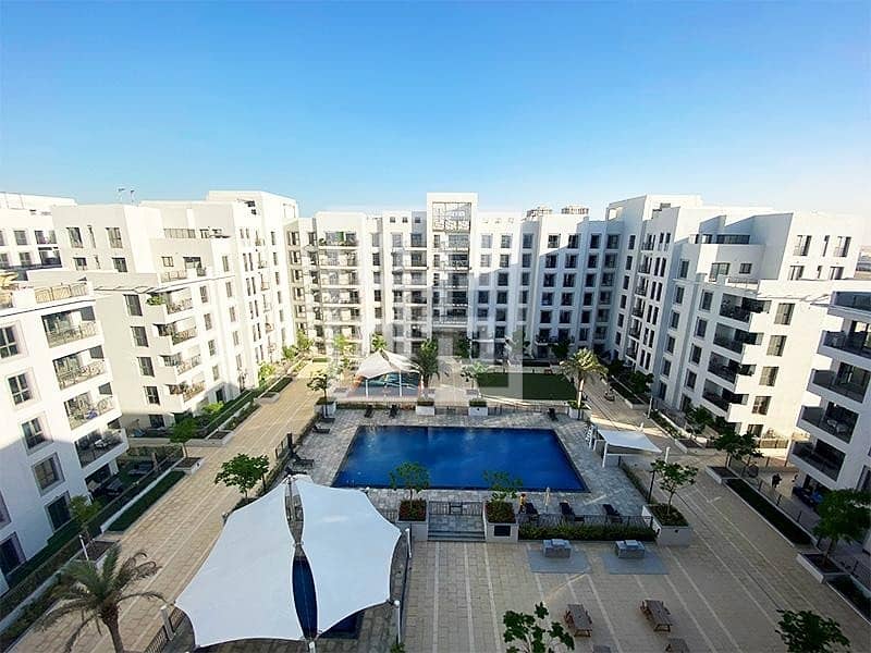 Biggest Layout | Pool View |Bright unit Biggest Layout | Pool View |Bright unit