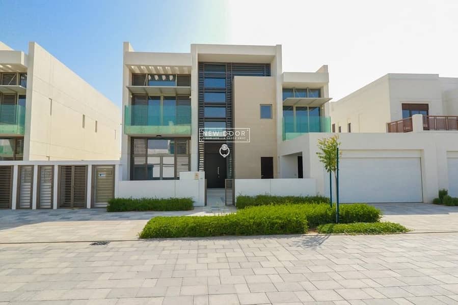 5 BR's - Burj Khalifa View - Contemprorary Landscaped Villa