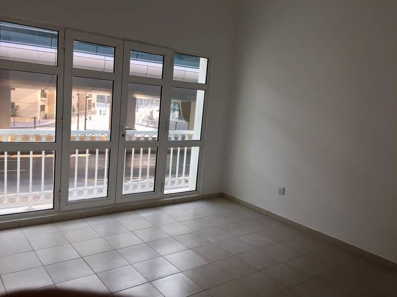 1B/R  WITH BALCONY NEAR GARDEN METRO @ 33K