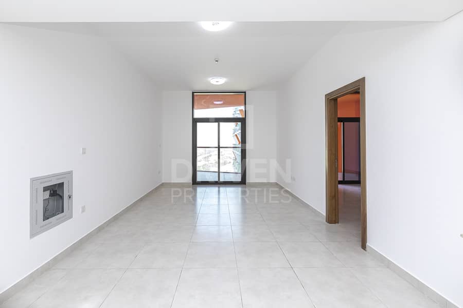 Modern and Spacious Unit | Close to Mall