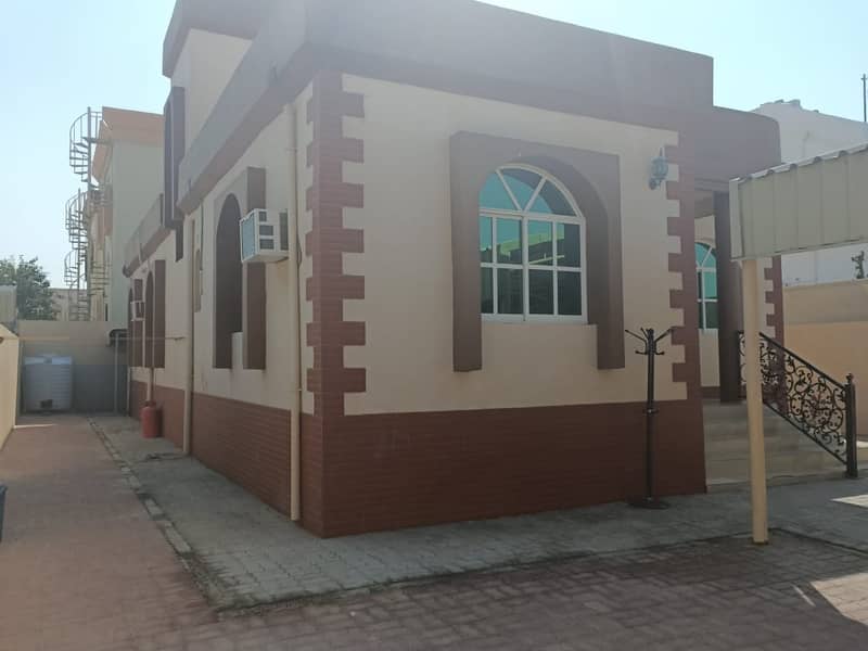 Villa for sale in Ajman, Al Rawda area, with electricity and water----------