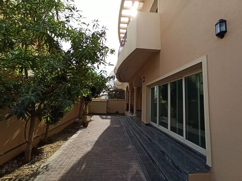 3 EXCELLENT WELL MAINTAINED 5BR VILLA IN JUMEIRAH