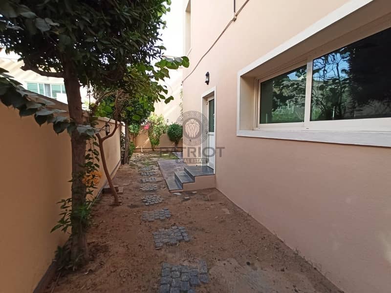 4 EXCELLENT WELL MAINTAINED 5BR VILLA IN JUMEIRAH