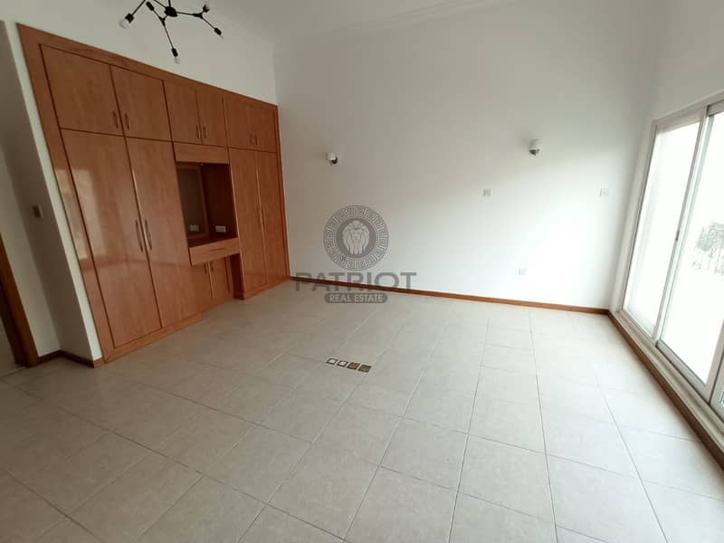 7 EXCELLENT WELL MAINTAINED 5BR VILLA IN JUMEIRAH
