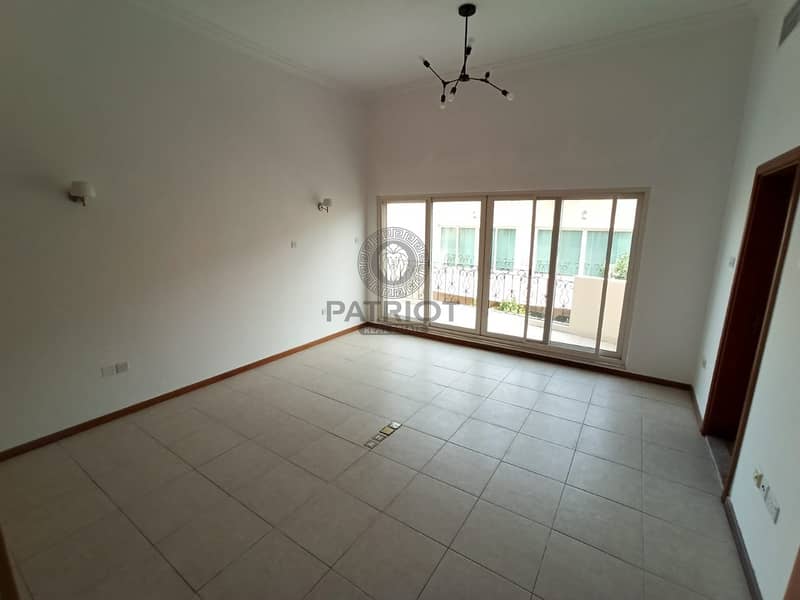 14 EXCELLENT WELL MAINTAINED 5BR VILLA IN JUMEIRAH