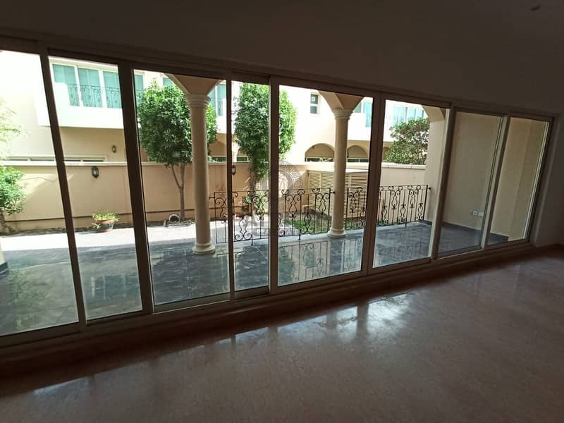 21 EXCELLENT WELL MAINTAINED 5BR VILLA IN JUMEIRAH