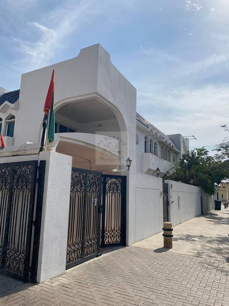 Amazing Commercial Villa with less Price In Jumeirah 1