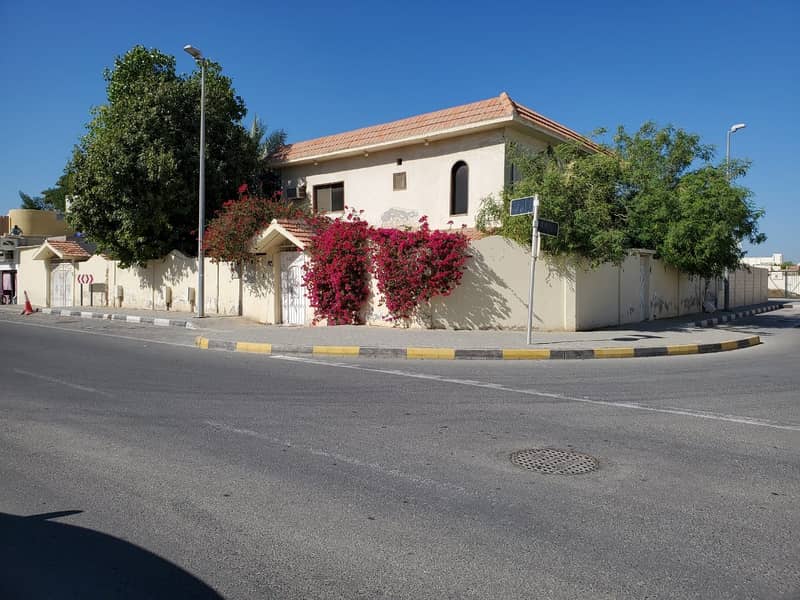 For sale villa  in Sharjah/ Al - Hazna   Investment villa