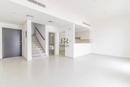 Spacious Brand New Middle Unit | Highly Maintained Villa Spacious Brand New Middle Unit | Highly Maintained Villa