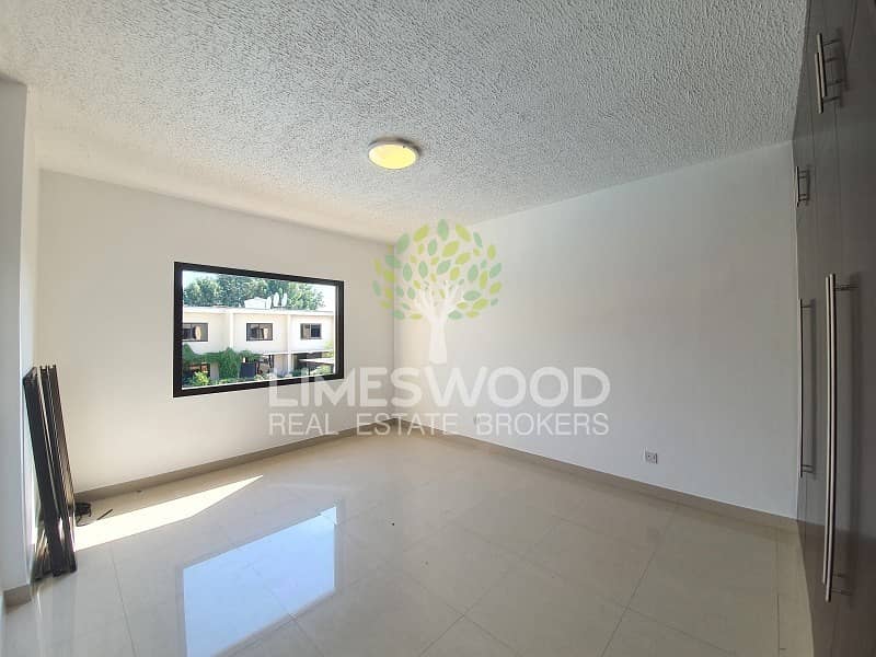 16 Renovated 3 BR Maids | Pool View | Communal Garden