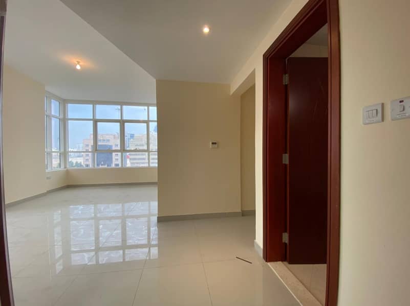 شقة في شارع المطار 1 غرف 41999 درهم - 5014424