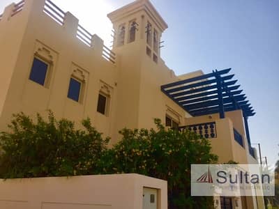 Lovely 3 Bed Villa At Walk-able Distance To Mall Lovely 3 Bed Villa At Walk-able Distance To Mall