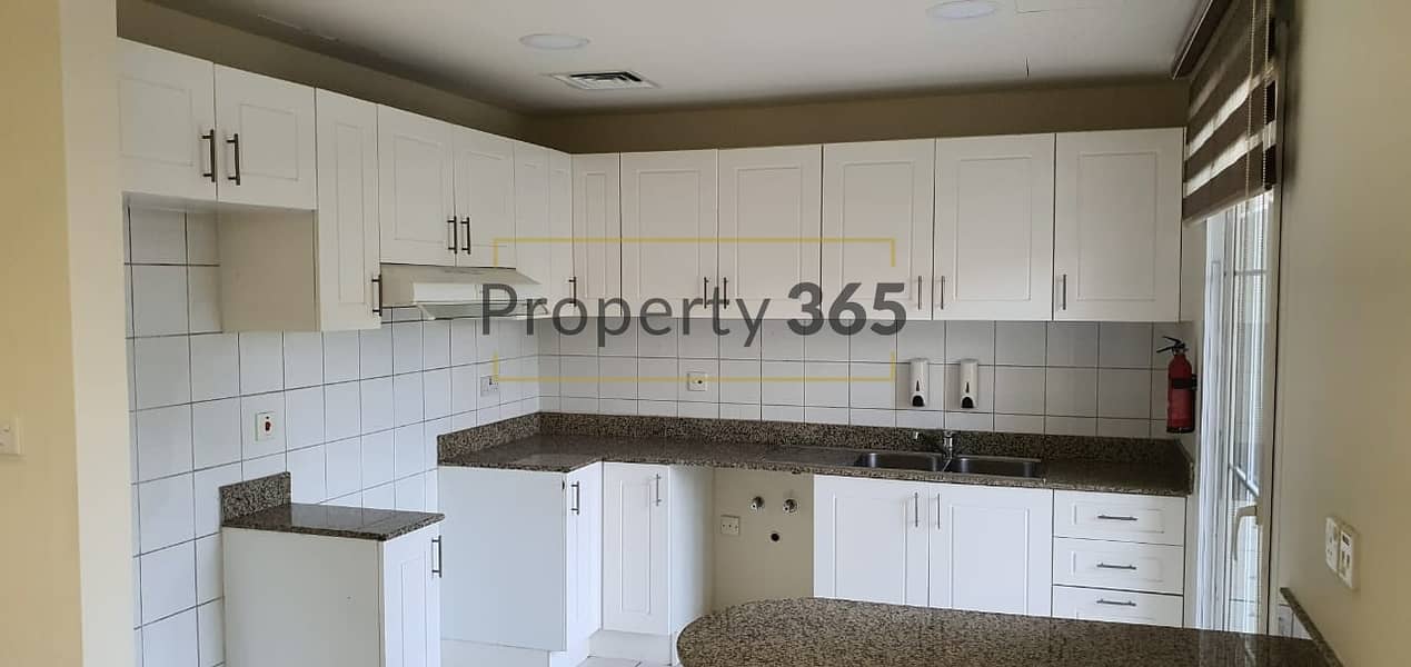 7 Spacious /3 Bedrooms  plus Study room/ Close to shops