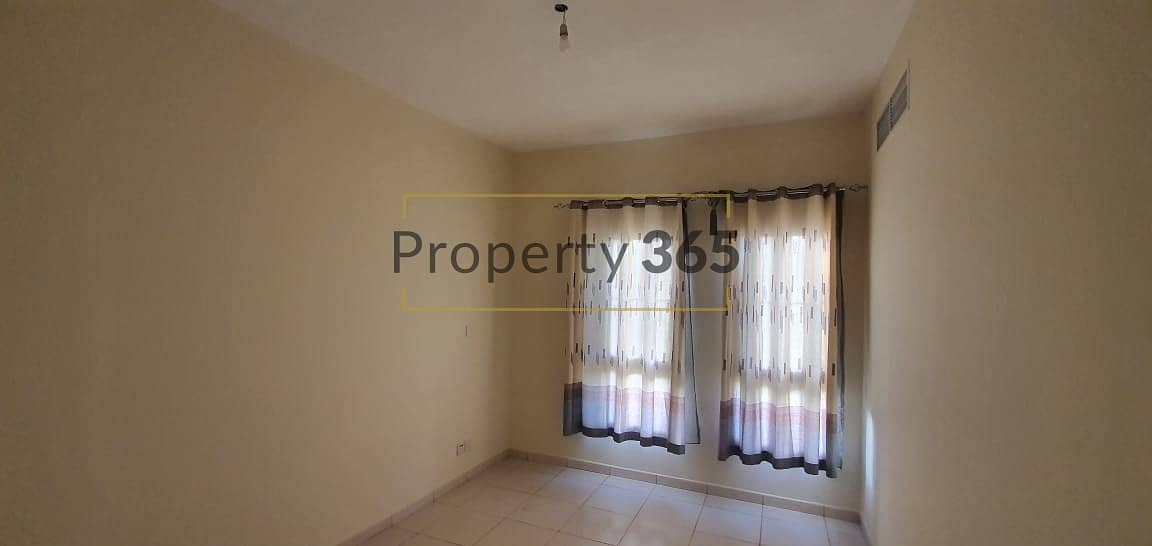 8 Spacious /3 Bedrooms  plus Study room/ Close to shops