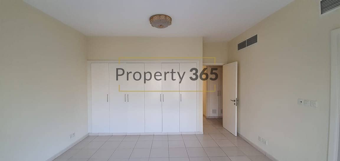 9 Spacious /3 Bedrooms  plus Study room/ Close to shops