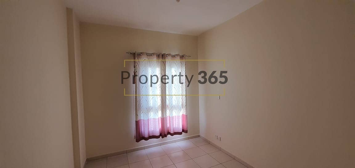 10 Spacious /3 Bedrooms  plus Study room/ Close to shops