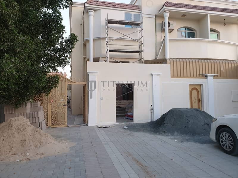 RENT INCLUDING ELECTRICITY MULHAQ  VILLA 3 BEDROOMS HALL  SMALL HOSH  NEXT TO MASJID MOWAIHAT
